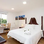 Home2book Serene Retreat Isabel, Jacuzzi & Garden בית נופש