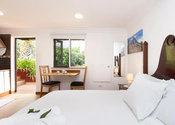 Home2book Serene Retreat Isabel, Jacuzzi & Garden